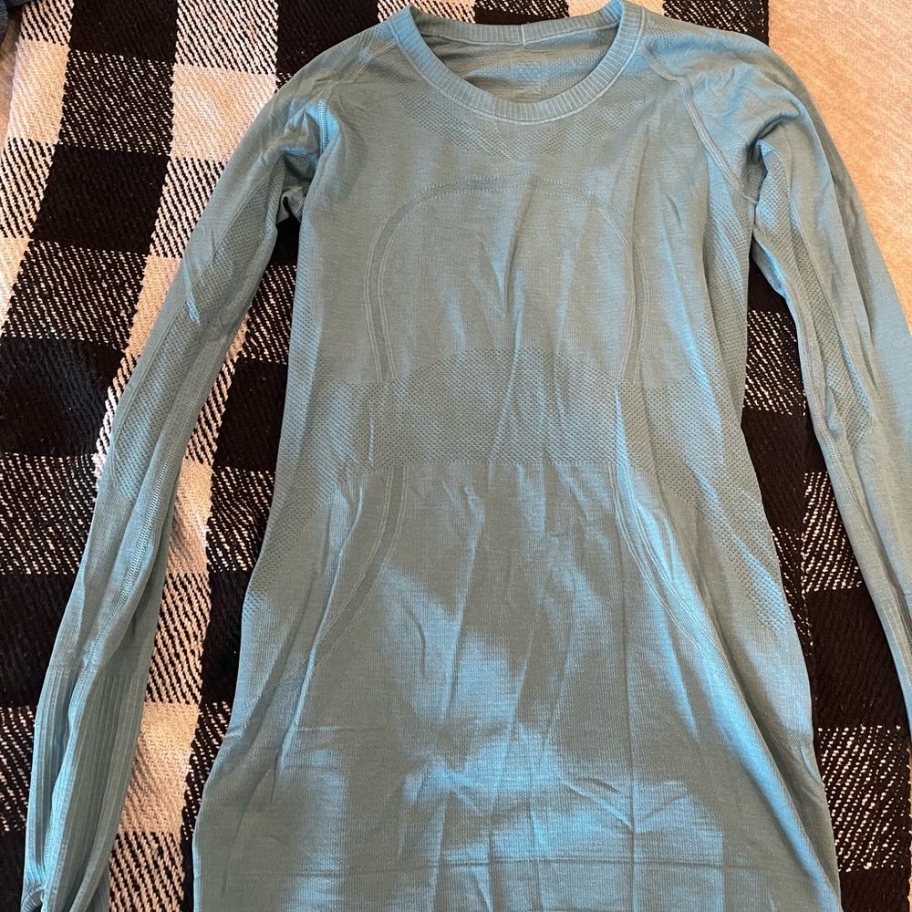 Lululemon Woman’s swiftly tech long sleeve